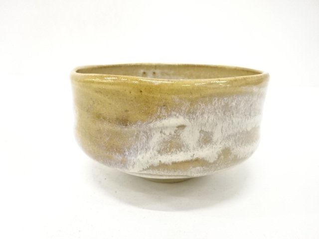 JAPANESE COLLECTIBLE / AKAHADA-YAMA WARE / KILN CHANGED TEA BOWL BY SH