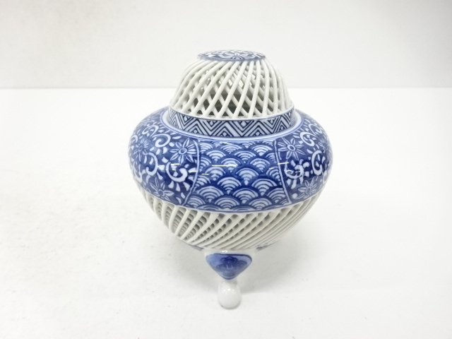 SALE!! 琴峰造　染付　透かし　香炉(保護箱付)