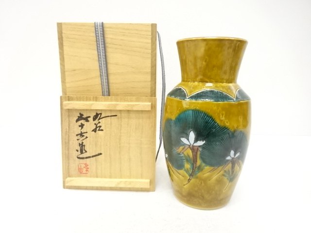JAPANESE COLLECTIBLE / KUTANI YAKI PORCELAIN DECORATED VASE / SHOIN (P