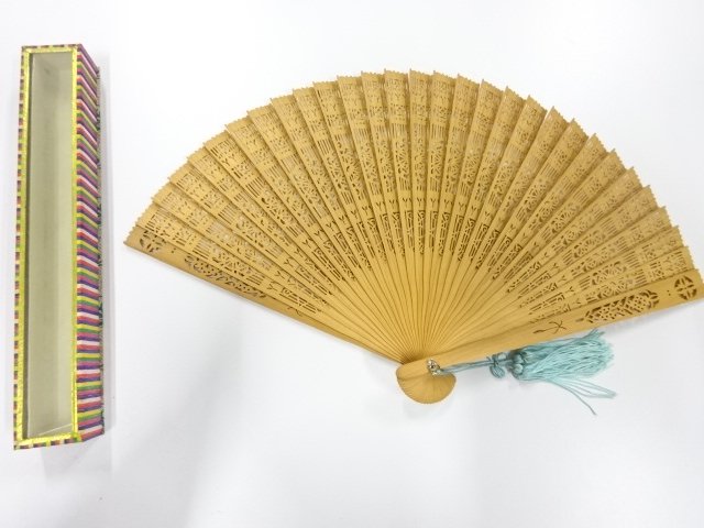 JAPANESE KIMONO / ANTIQUE SANDALWOOD FAN