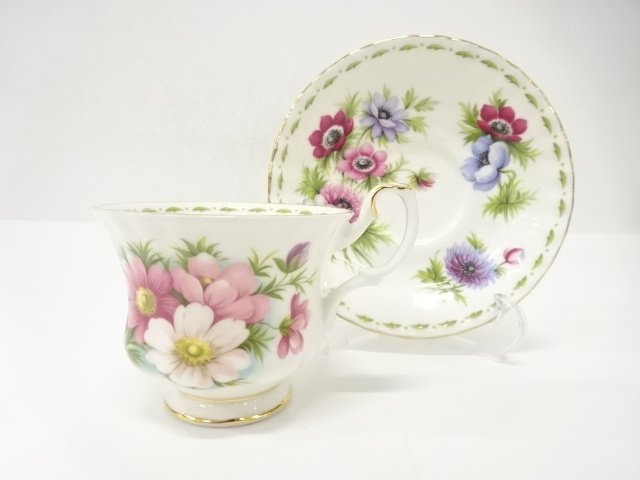JAPANESE COLLECTIBLE / ROYAL ALBERT FLOWER OF THE MONTH CUP / SAUCER W