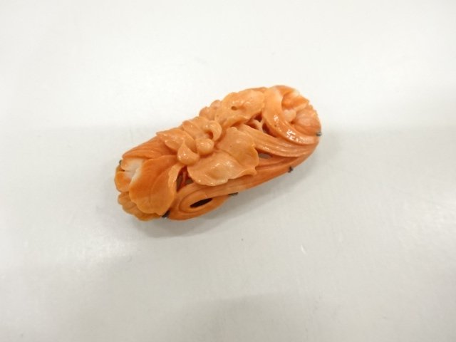 JAPANESE KIMONO / ANTIQUE NATURAL CORAL OBIDOME (SASH CLIP)