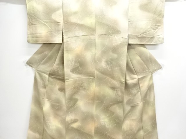 仕覆模様織り出し暈し色無地着物