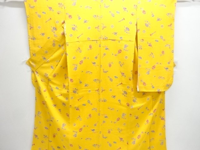 縮緬地　型染め　楽器模様振袖（内袖付き）