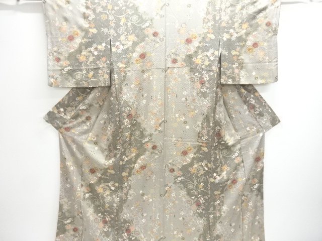 蝶に花模様小紋着物