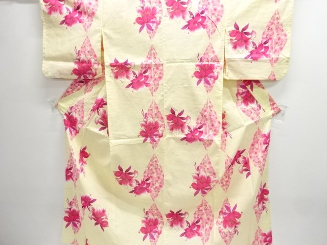 菱に花模様浴衣