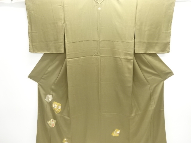 JAPANESE KIMONO / HOMONGI / SILK / EMBROIDERY / STONE PAVEMENT & TOYS