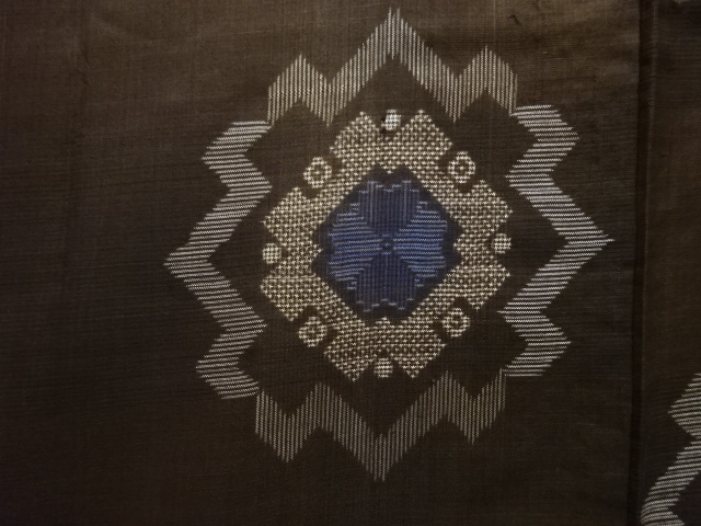 アンティーク　幾何学模様織り出し本場泥大島紬着物