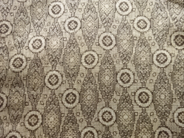 アンティーク　立涌に丸紋織り出し本場泥大島紬着物（割り込み絣）