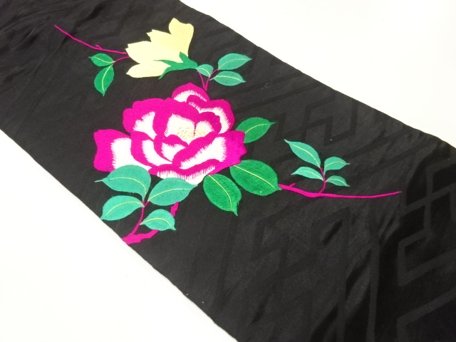 アンティーク　繻子地枝花模様刺繍名古屋帯（着用可）