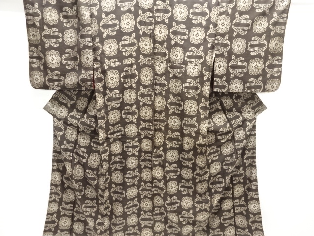 大正ロマン　華紋模様織り出し本場泥大島紬着物