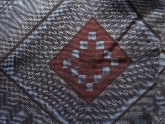 JAPANESE KIMONO / ANTIQUE KIMONO / SILK / DORO OSHIMA TSUMUGI / WOVEN FLORAL CREST