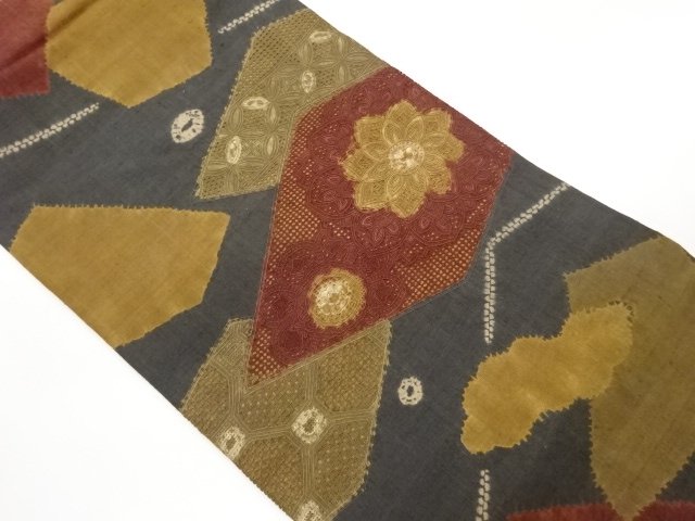 手織り紬汕頭相良刺繍絞り菱に華文・七宝模様名古屋帯