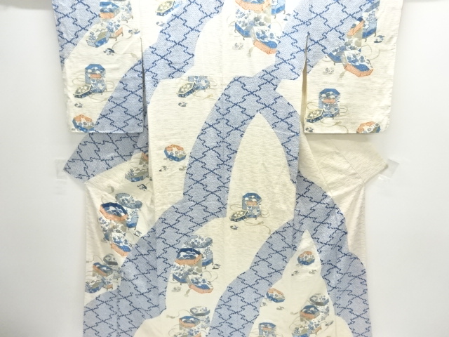 未使用品　貝桶模様刺繍訪問着