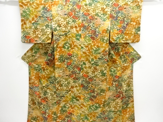 縮緬地草花模様小紋着物