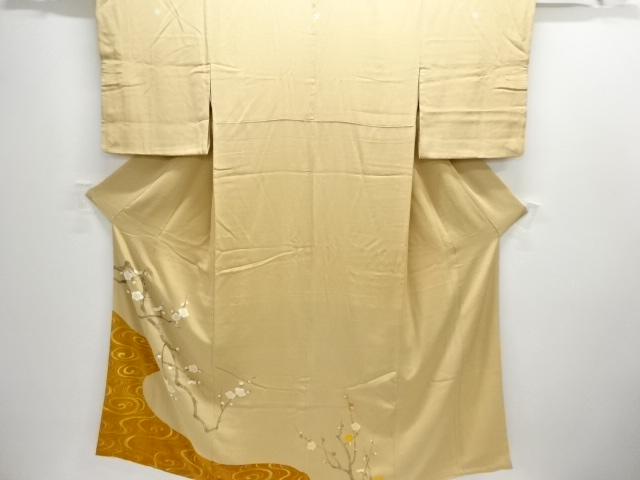 未使用品　白梅模様刺繍三ツ紋色留袖（比翼付き）