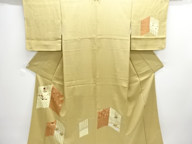 鶴に宝尽くし模様刺繍一つ紋訪問着（重ね衿付き）