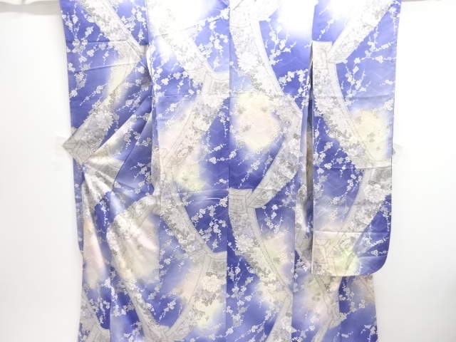 琴に花模様振袖