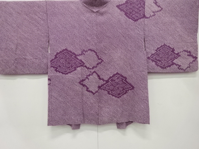 アンティーク　本総絞り　松皮菱に古典柄模様絵羽織