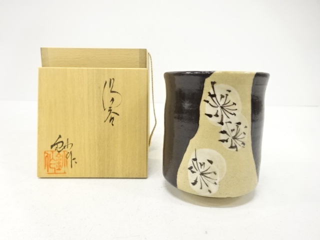 JAPANESE POTTERY / BLACK ORIBE YUNOMI TEA CUP / ARTISAN WORK