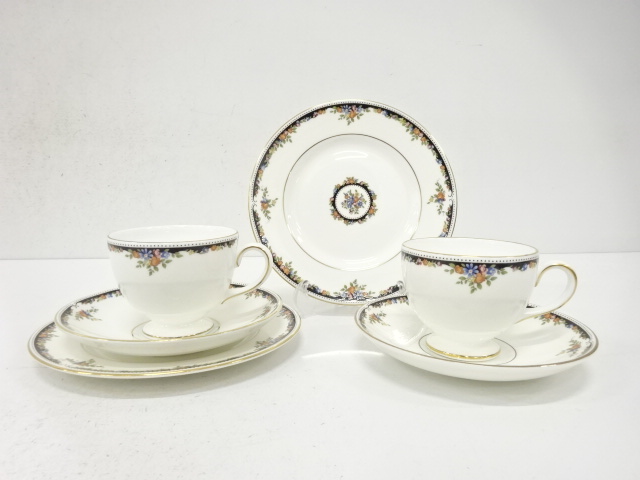 WEDGWOOD Wedgwood Osborne trio pair of Western tableware
