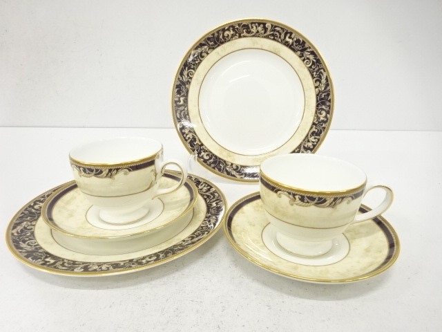 WEDGWOOD Wedgwood Cornucopia Trio Pair of Western Tableware
