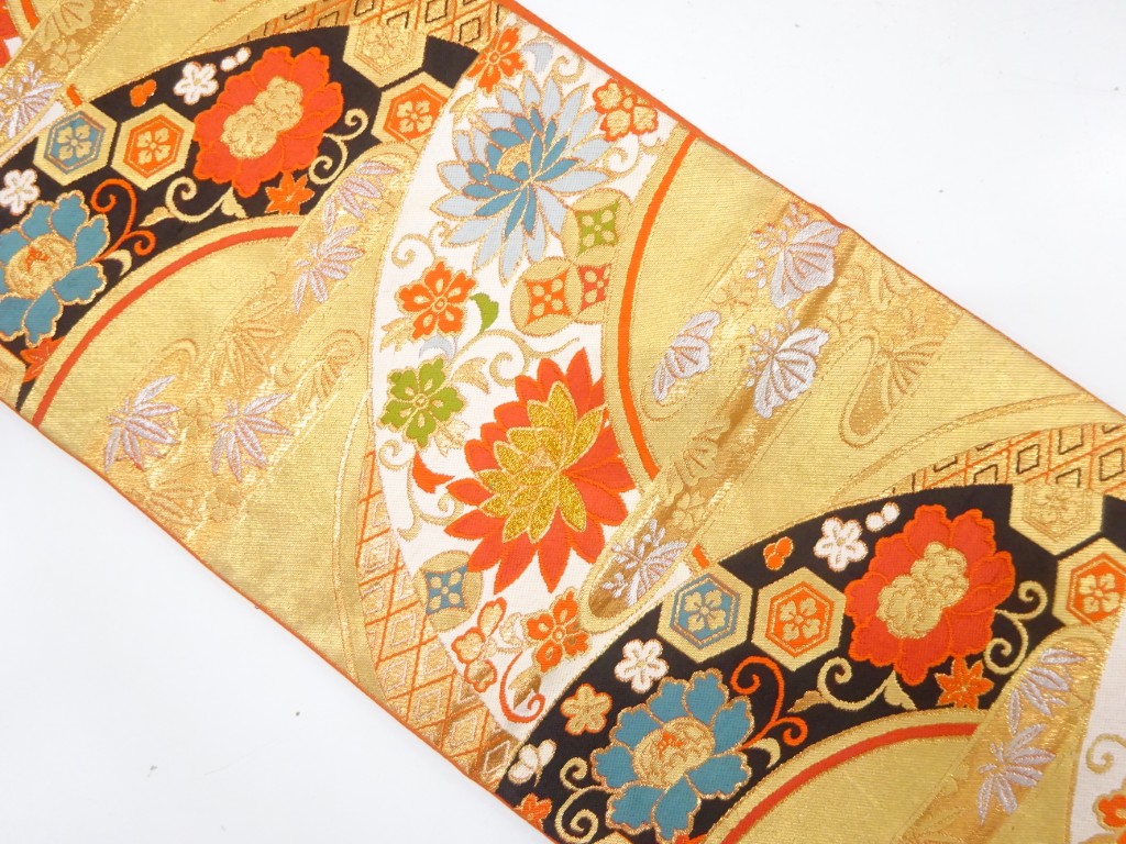 アンティーク　ヱ霞に花・古典柄織り出し袋帯（着用可）