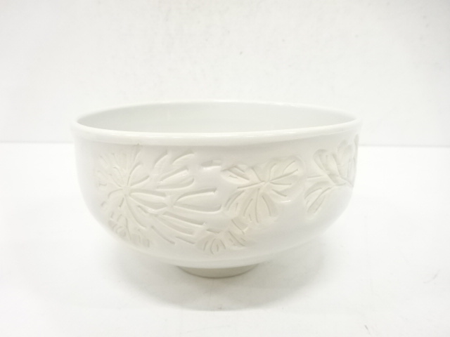 JAPANESE TEA CEREMONY / IZUSHI WARE TEA BOWL CHAWAN / WHITE PORCELAIN / ARTISAN WORK