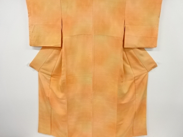 菊模様織り出し暈し色無地着物