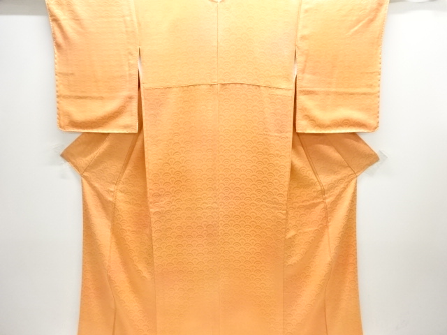 源氏車青海波模様織り出し暈し付け下げ色無地着物