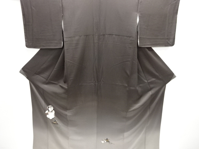 御所人形に猪模様色留袖