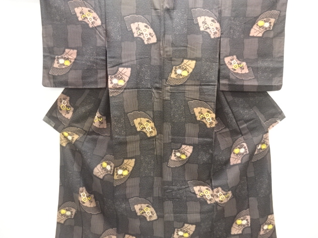 大正ロマン　地紙に菊梅模様刺繍着物