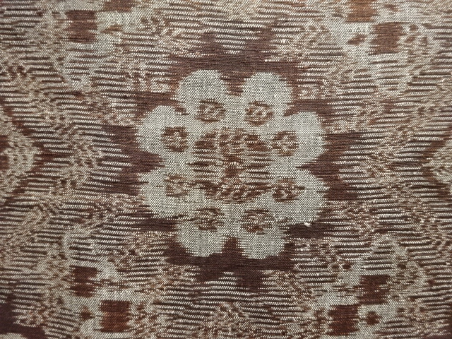 アンティーク　菱に花模様織り出し本場泥大島紬着物