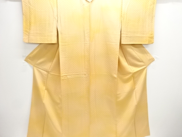 青海波模様織り出し付け下げ色無地着物