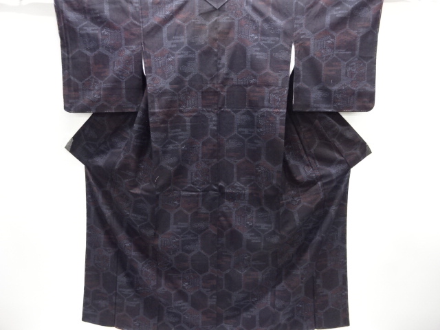 未使用品　重要無形文化財本場結城紬80亀甲　屋敷に花模様織り出し着物