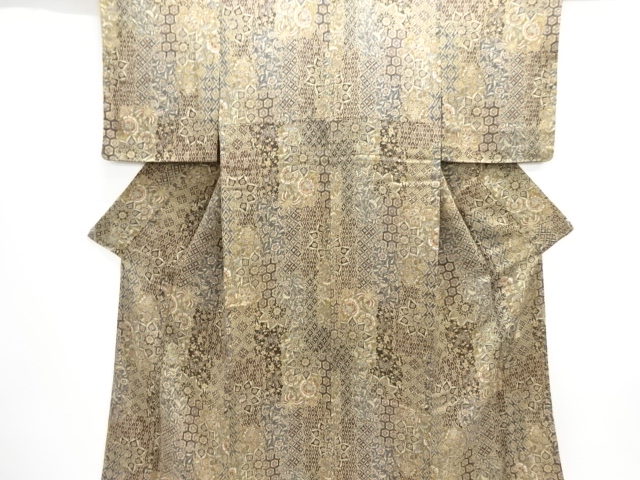 未使用品　仕立て上がり　更甚作　縮緬地　花更紗模様小紋着物