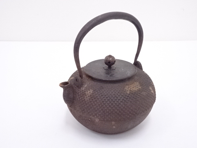 古物　霰地紋鉄瓶(1546g)